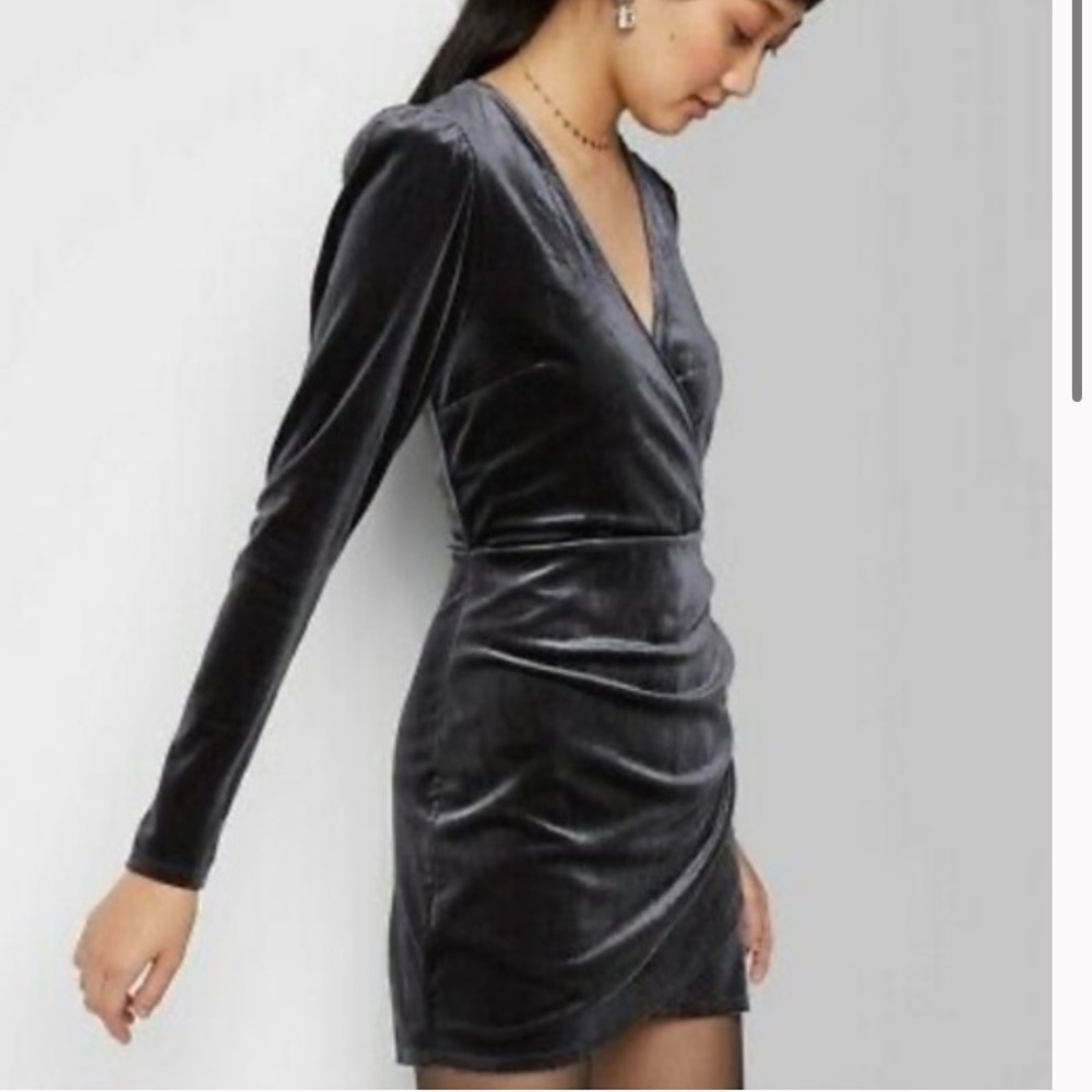 NWT Wild Fable Gray Long Sleeve Soft Velvet Mini Dress V Neck Holiday Womens Sm